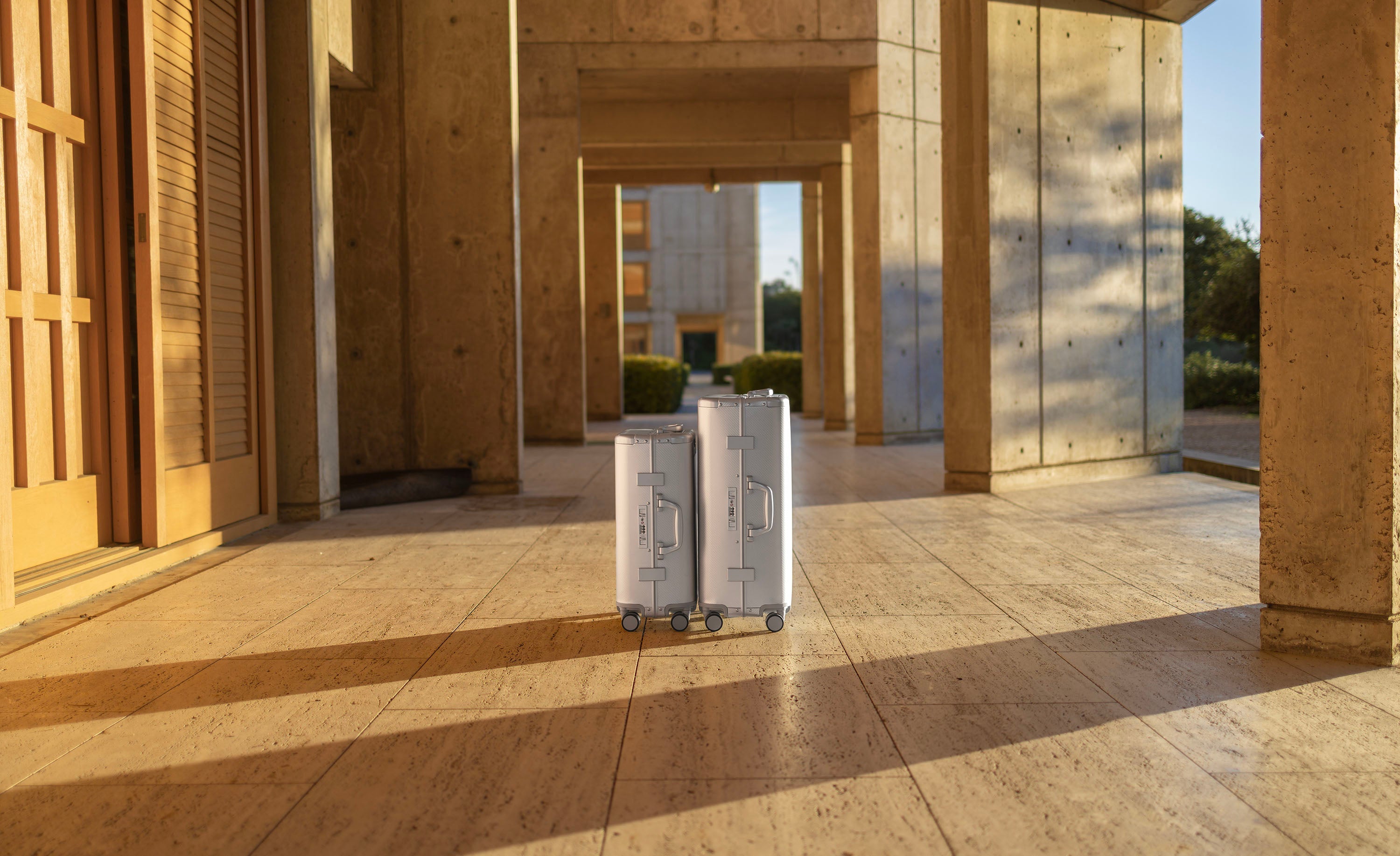 Premium Aluminum Luggage Care: Investment Protection Guide